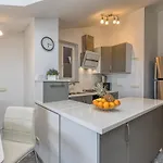 Enjoy At L&c Apartment *